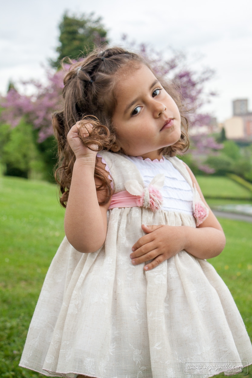 Vestido para niña · Modelo Alheli · Vega y Valle