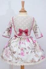 Vestido para niña · Pétalos